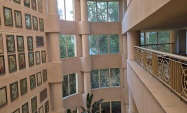 Intérieur élégant et confortable de l'hôtel Sindbad Club 4* à Hurghada, Égypte.