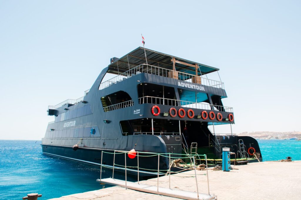 yacht adventour